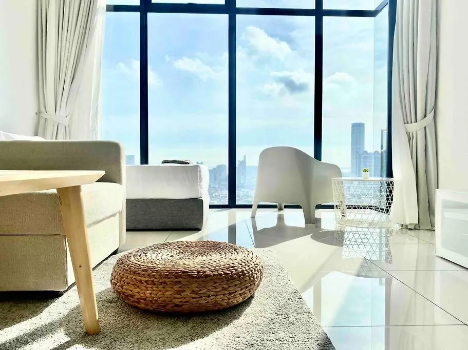 Beacon Executive Suites #Warmth #Skypool #Georgetown #5Pax #2Br 2Bath #2Queen 1Single #Quality Well Maintained #Private Host George Town