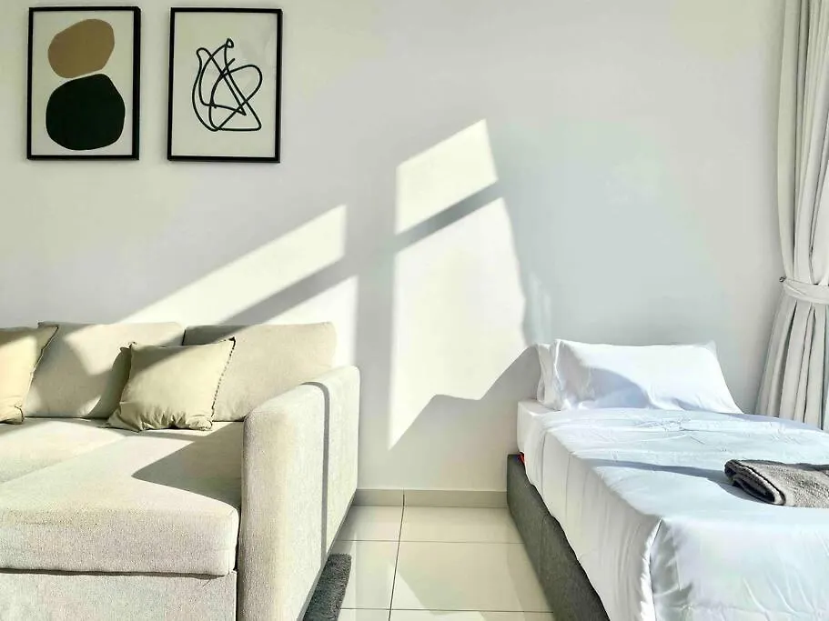 Beacon Executive Suites #Warmth #Skypool #Georgetown #5Pax #2Br 2Bath #2Queen 1Single #Quality Well Maintained #Private Host 0*, George Town