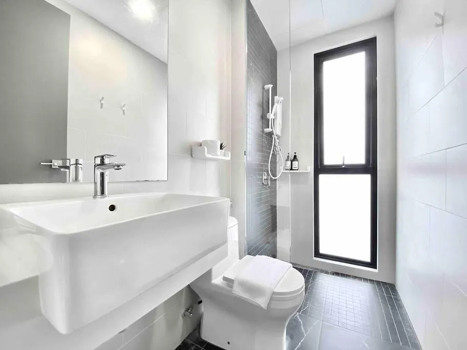 Beacon Executive Suites #Warmth #Skypool #Georgetown #5Pax #2Br 2Bath #2Queen 1Single #Quality Well Maintained #Private Host Apartamento George Town